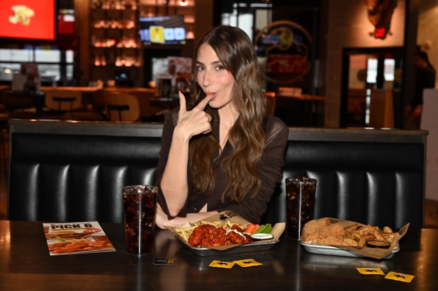 Amanda Batula Buffalo Pick 6 Hot Pics.jpg