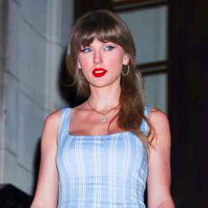 Taylor Swift Rocks $9,500 Dior Bag in New York City Sighting With Dad Scott